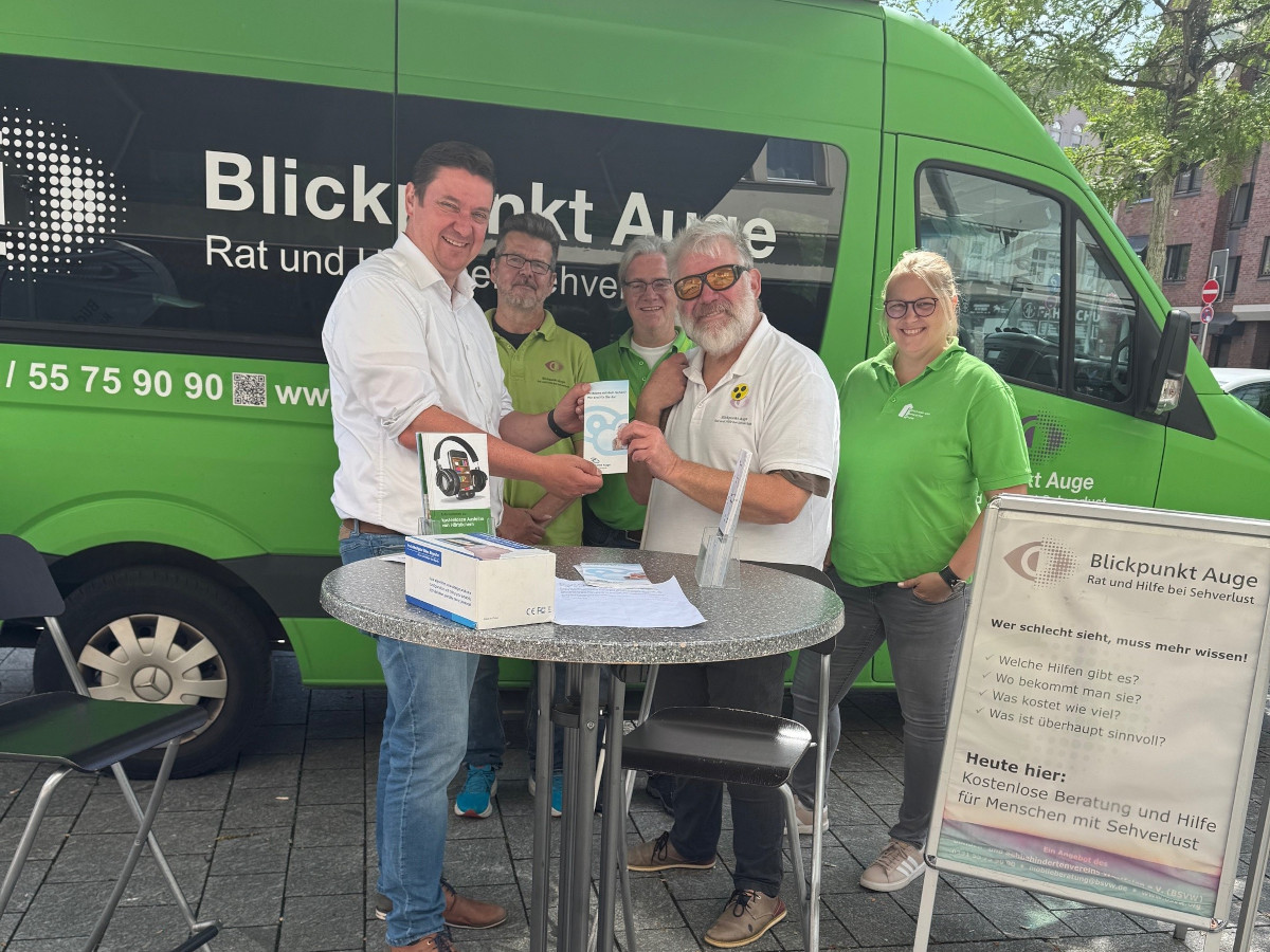 „Blickpunkt Auge“: Erfolgreicher Beratungstag auf dem Castroper Marktplatz